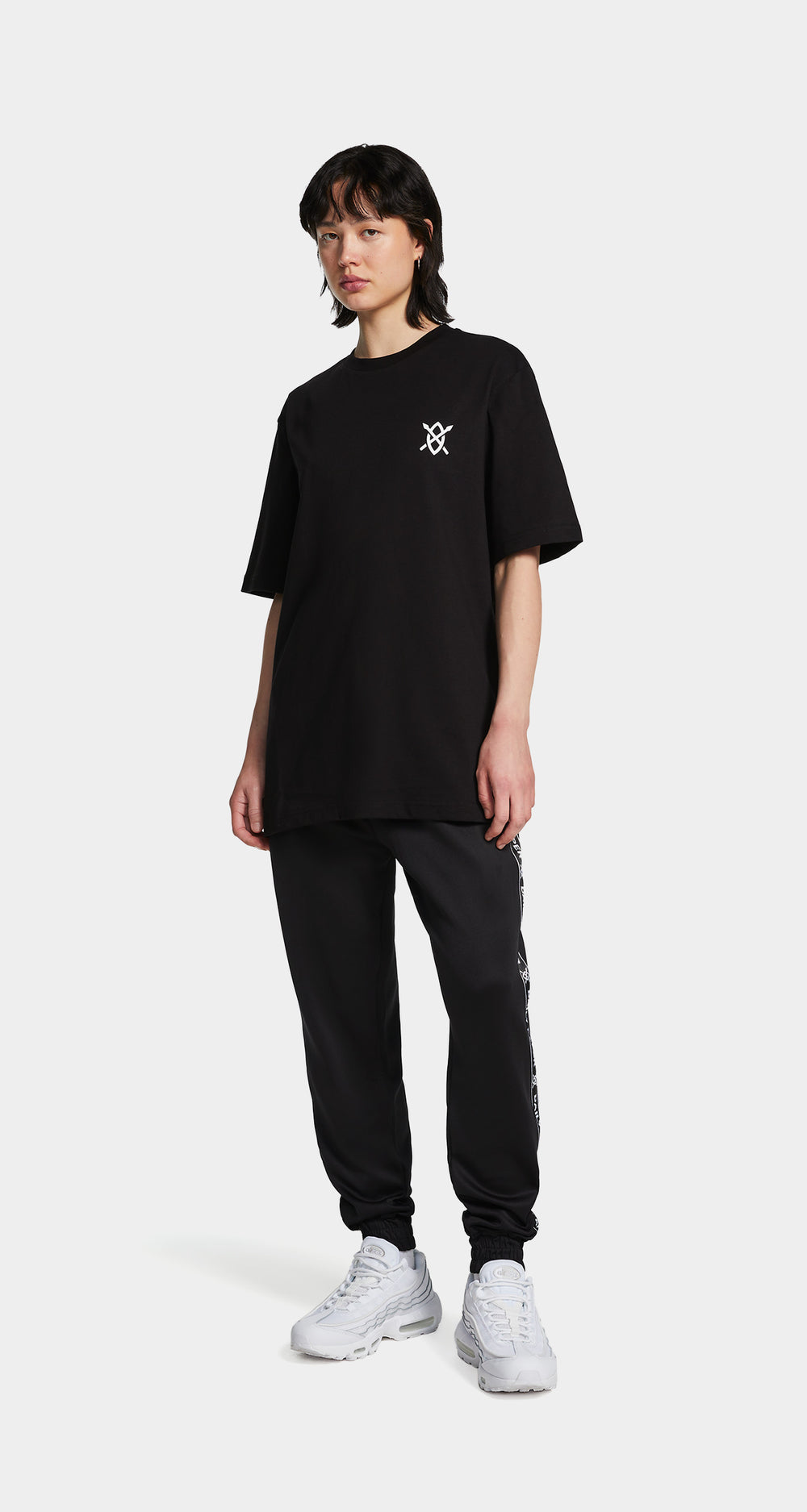 DP - Black White London Flagship Store T-Shirt - Wmn - Front