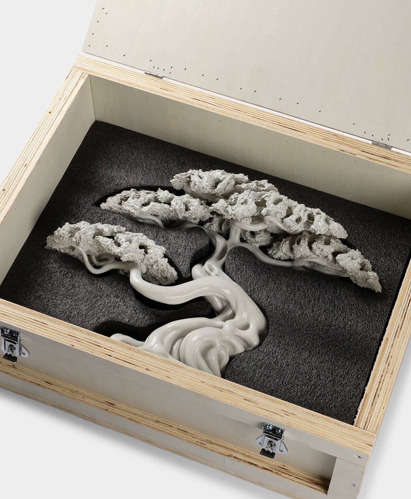 DP - Daily Paper x I-DO Grey White Acacia Tree collectible - Packshot - detail