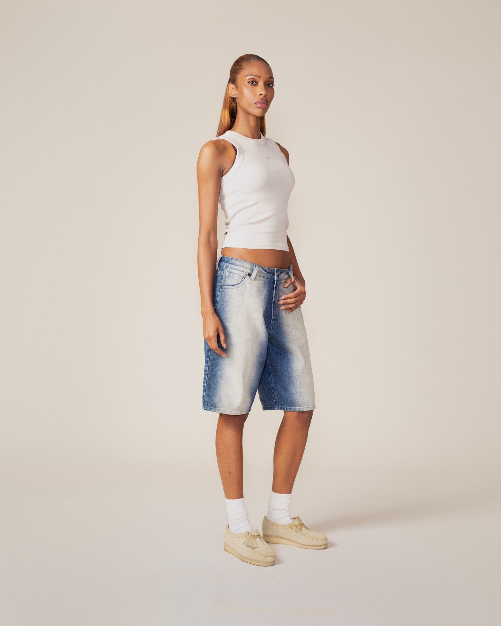 DP - Bleached Denim Blue Shorts  - Modelshot - wmns
