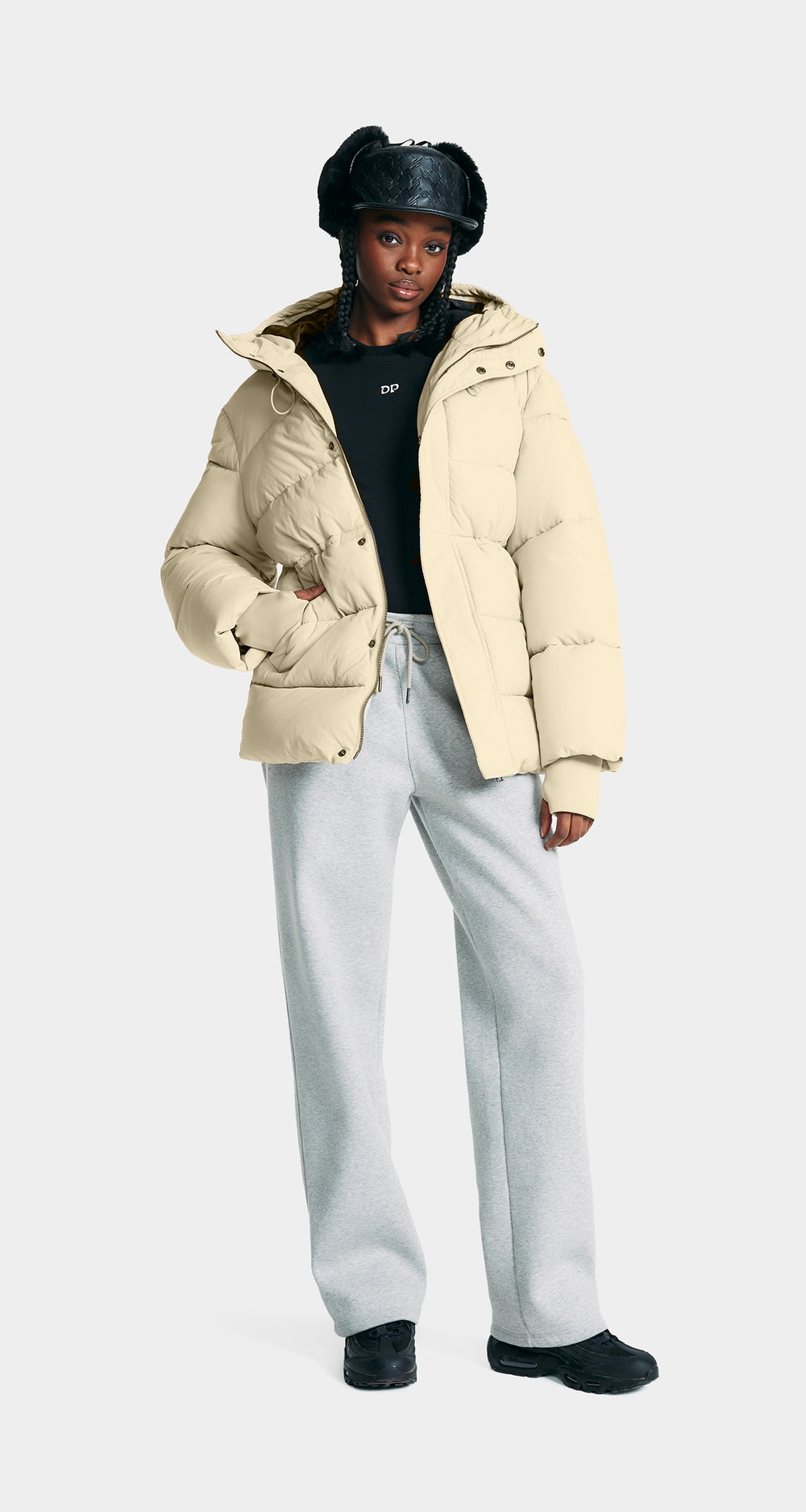 DP - Pelican Beige Akira Puffer - Modelshot - wmn - front