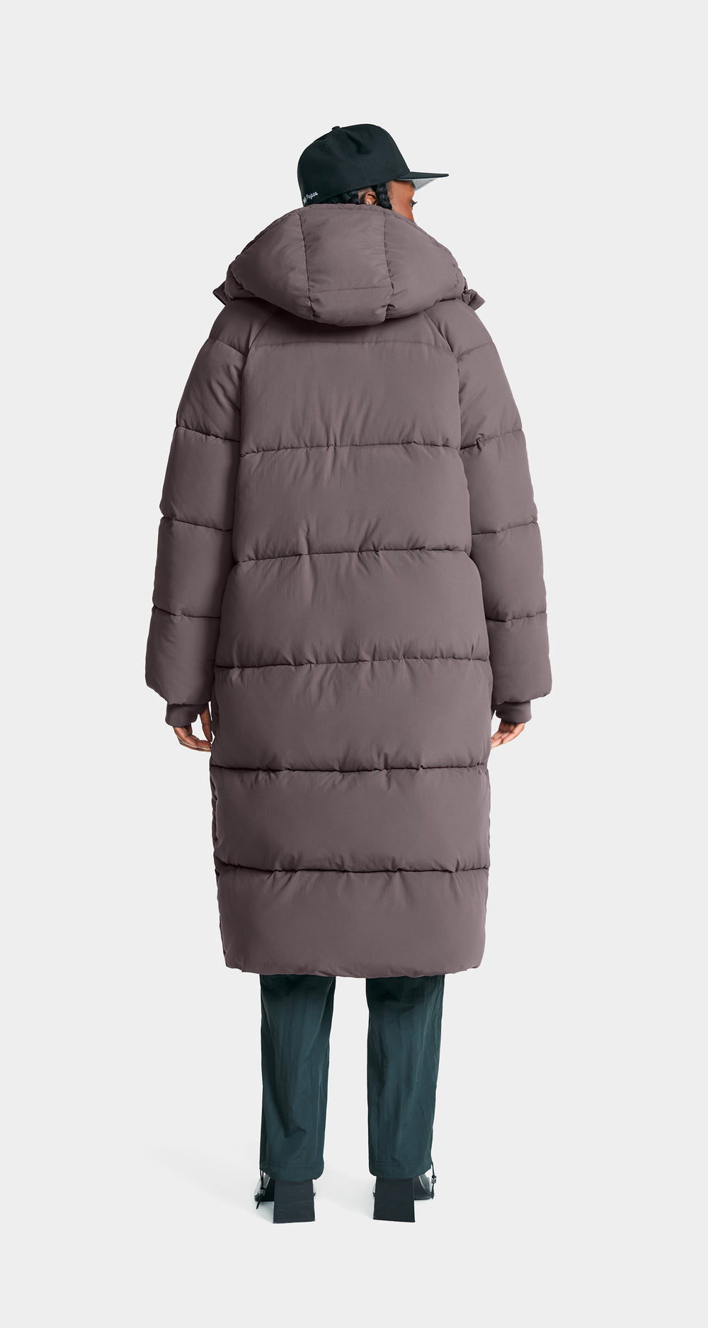 DP - Rabbit Grey Relaxed Long Puffer - Modelshot - wmn - rear