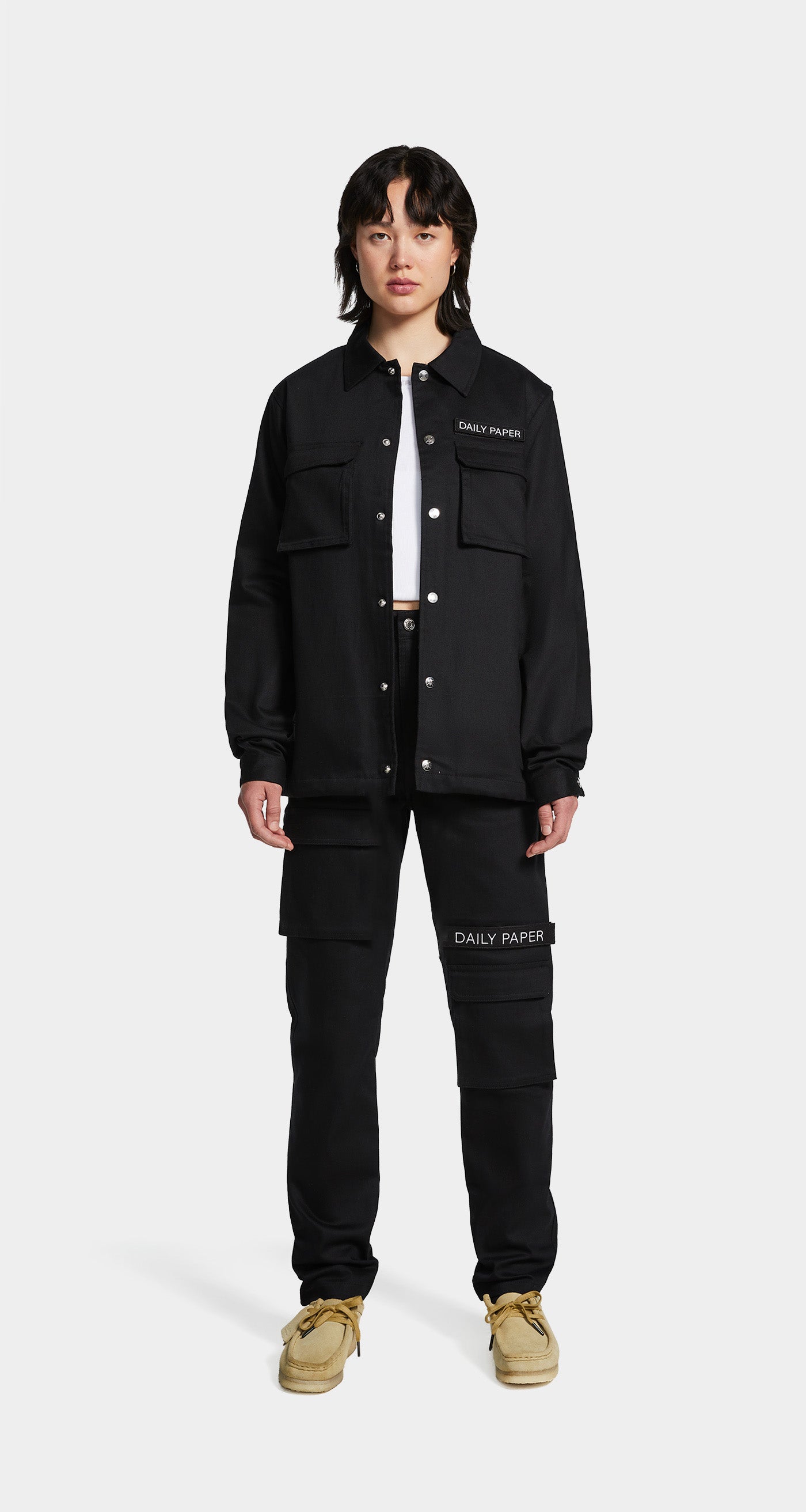 DP - Cargo Coach Jacket Black - Modelshot - wmn - front