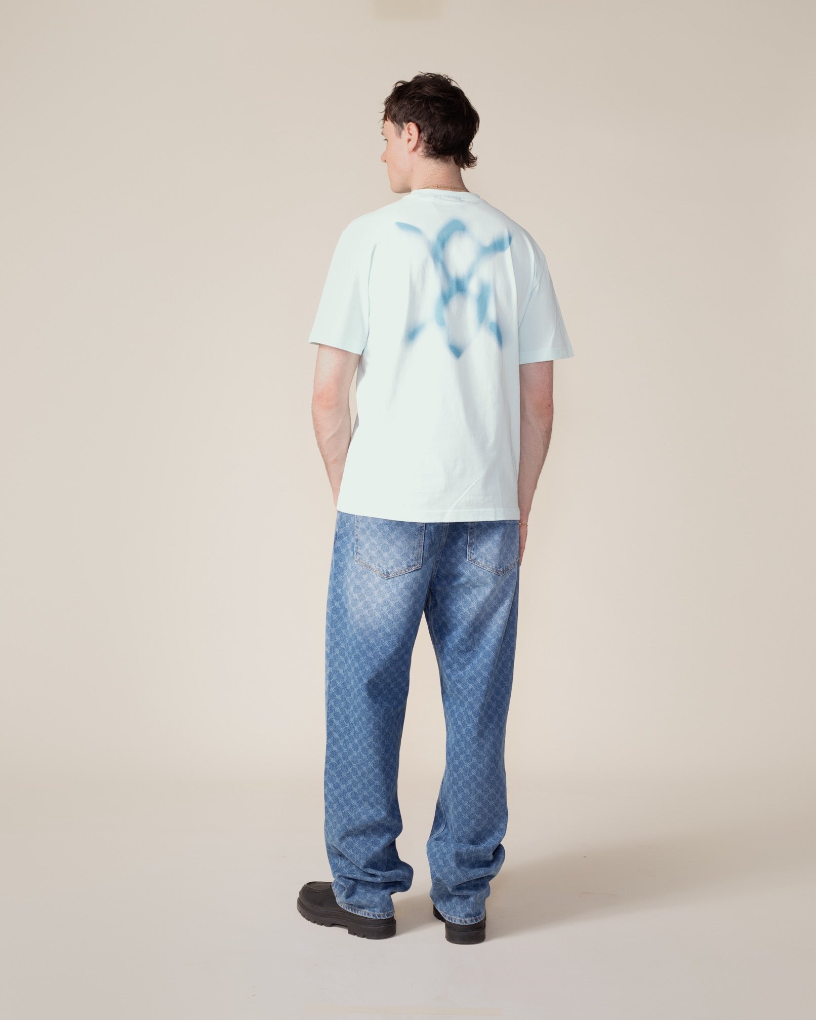 DP - Saltwater Slide Blue Shield Focus T-Shirt - Modelshot - rear
