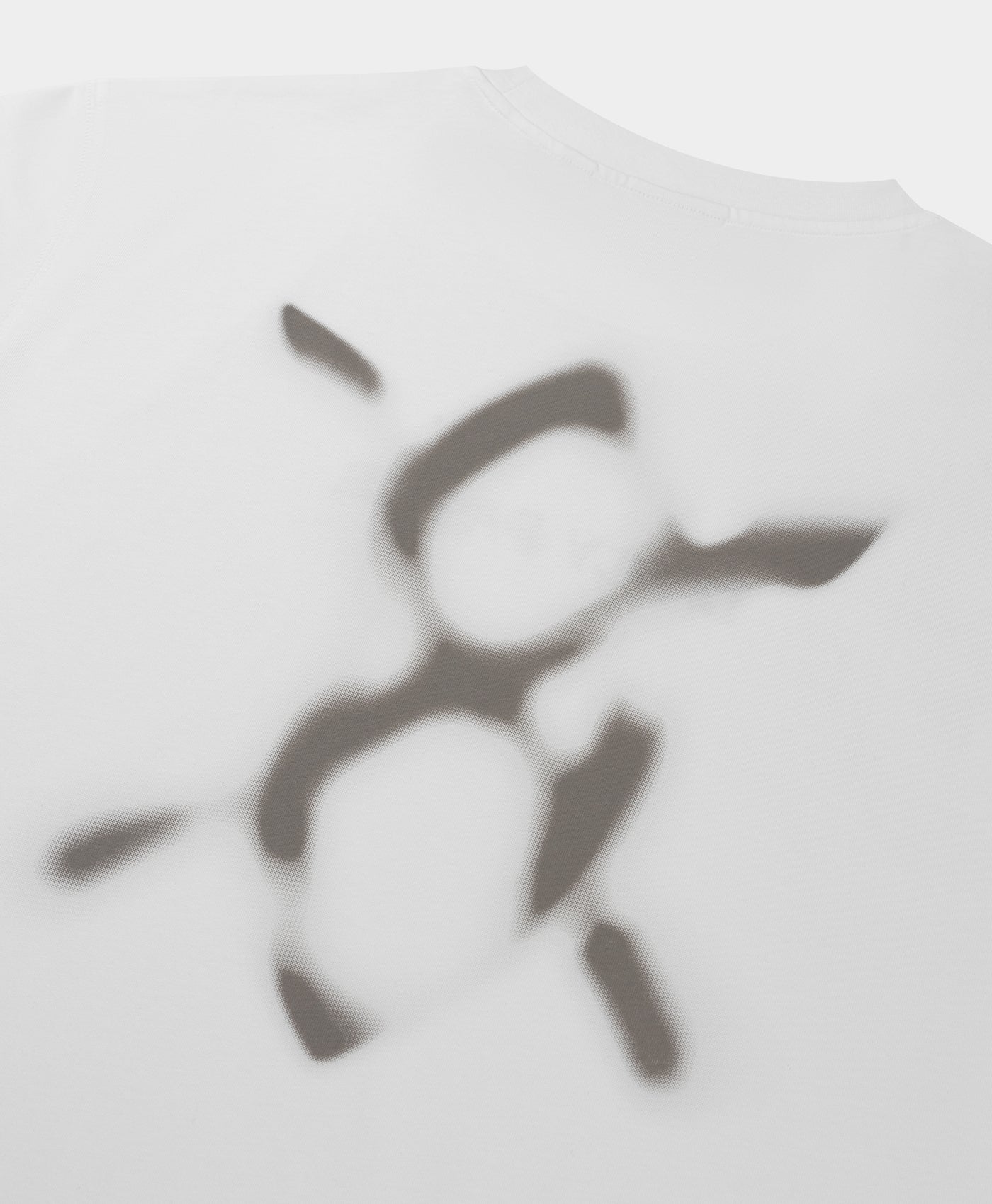 DP - White Shield Focus T-Shirt - Packshot - detail