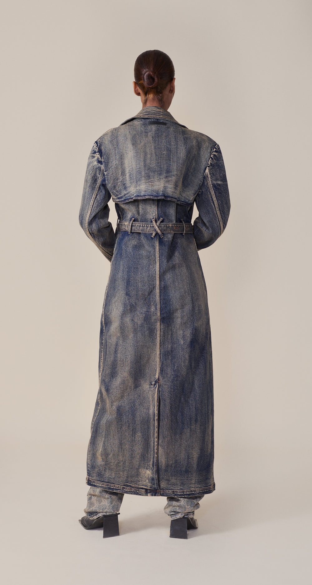 DP - Brown Wash Vintage Wash Trenchcoat - wmn - rear