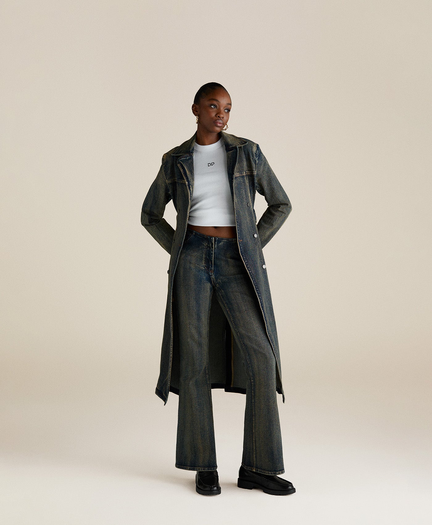 DP - Brown Wash Vintage Wash Jeans - Modelshot - wmn
