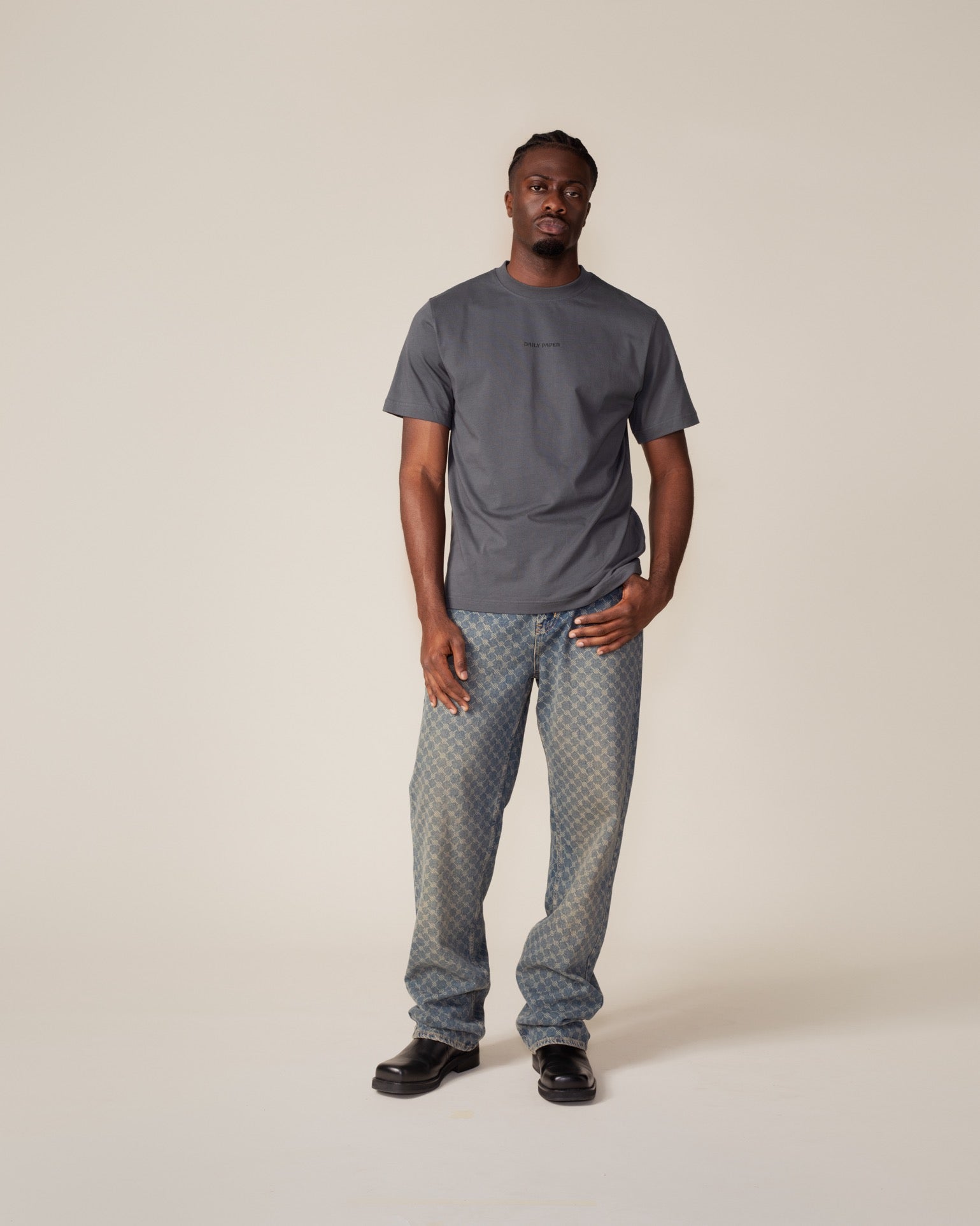DP - Black Oyster Tin Lid T-Shirt - Modelshot - front 