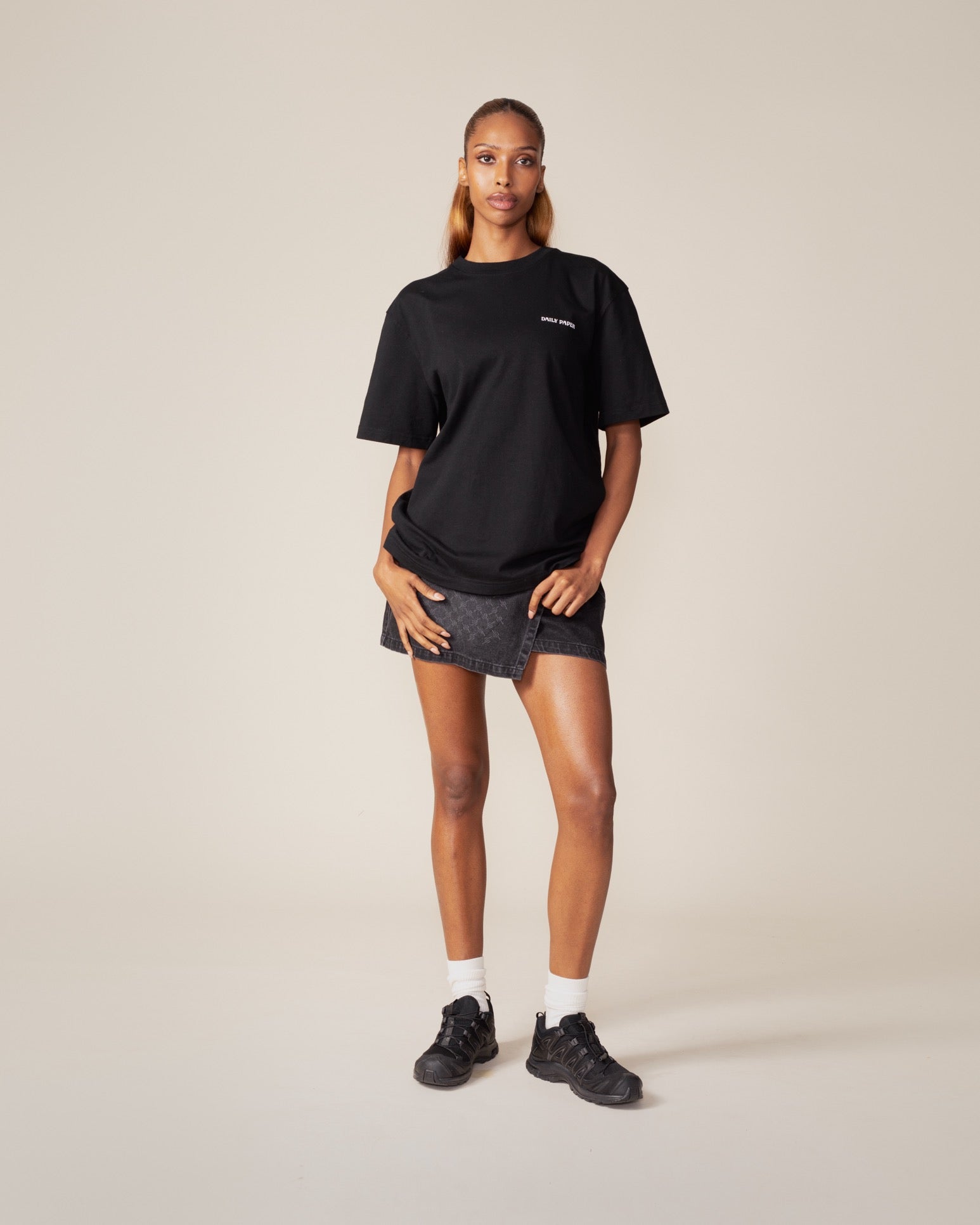 DP - Black Wrapper T-Shirt - Modelshot - wmns
