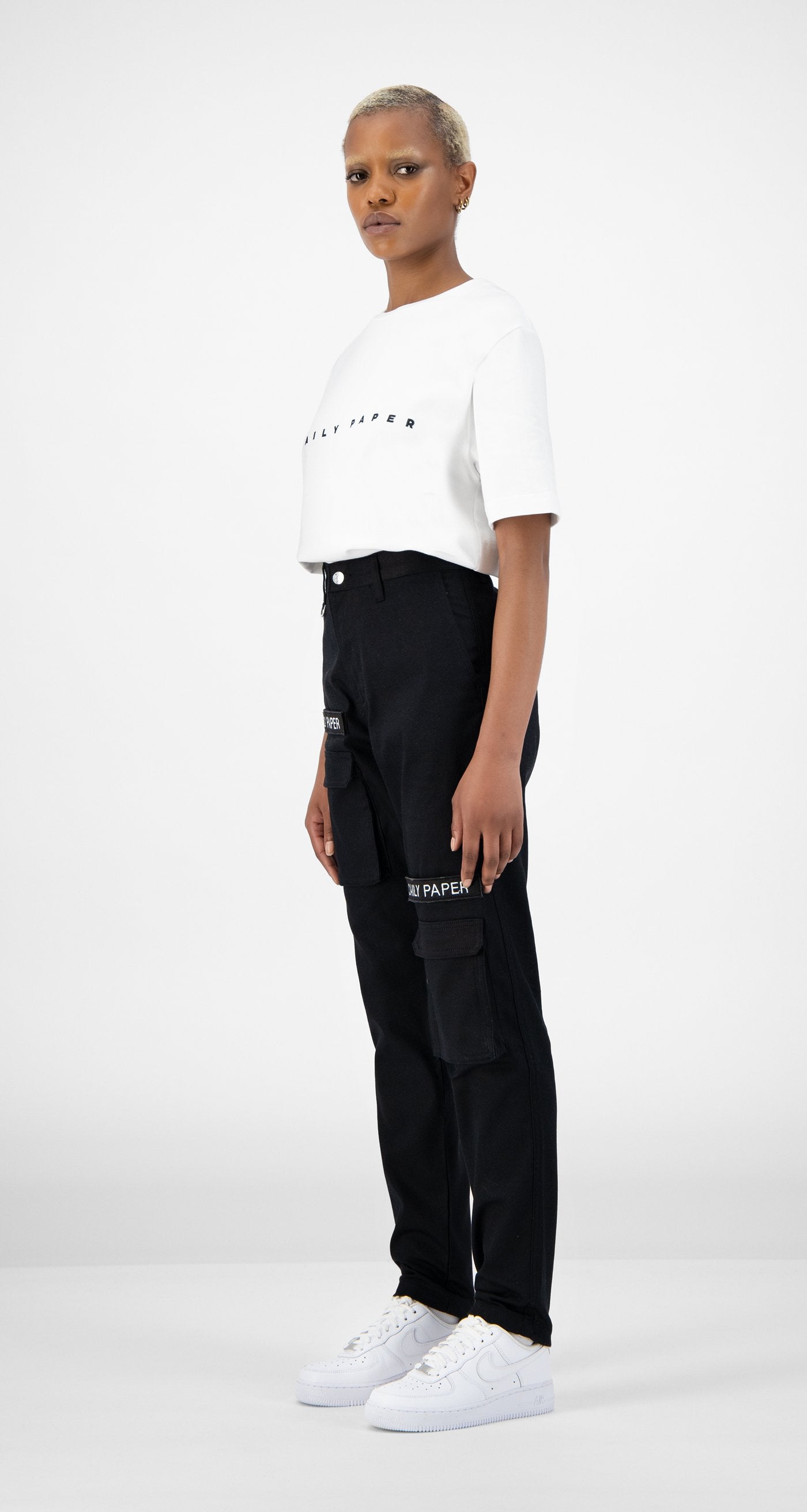 DP - Cargo Pants Black - Modelshot - Women