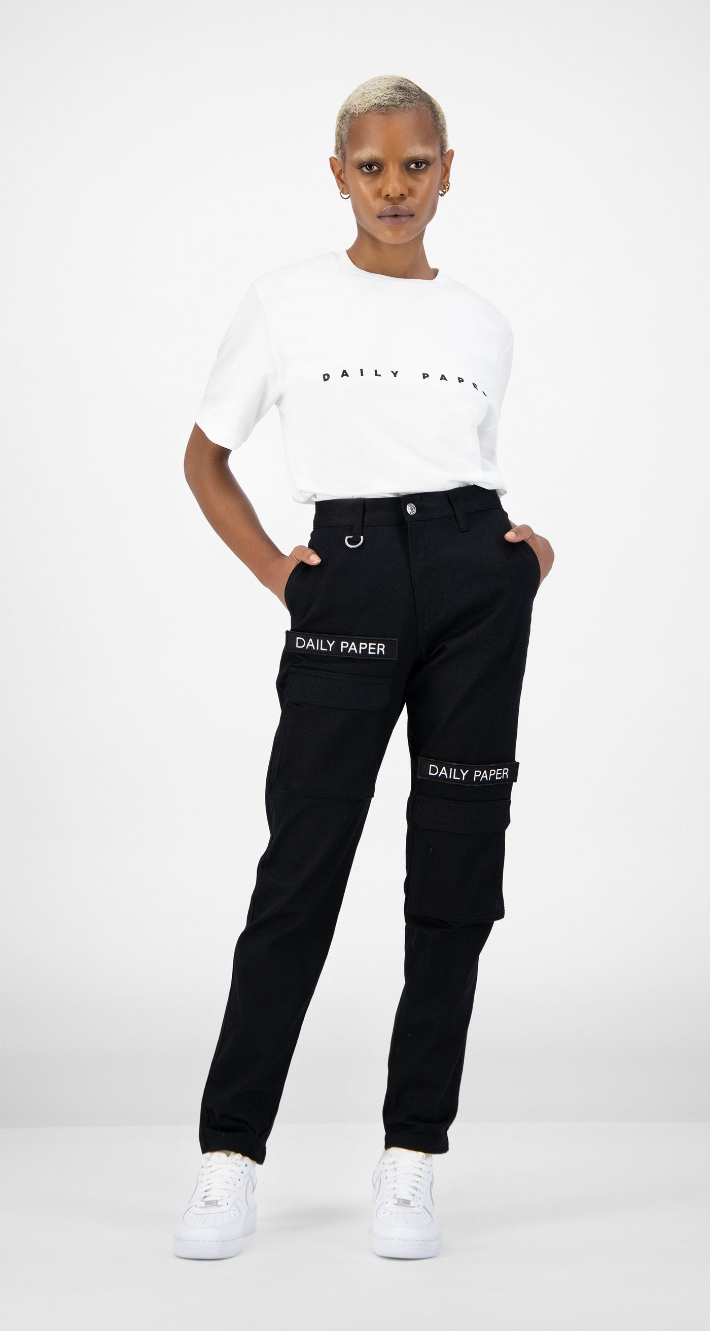DP - Cargo Pants Black - Modelshot - Women