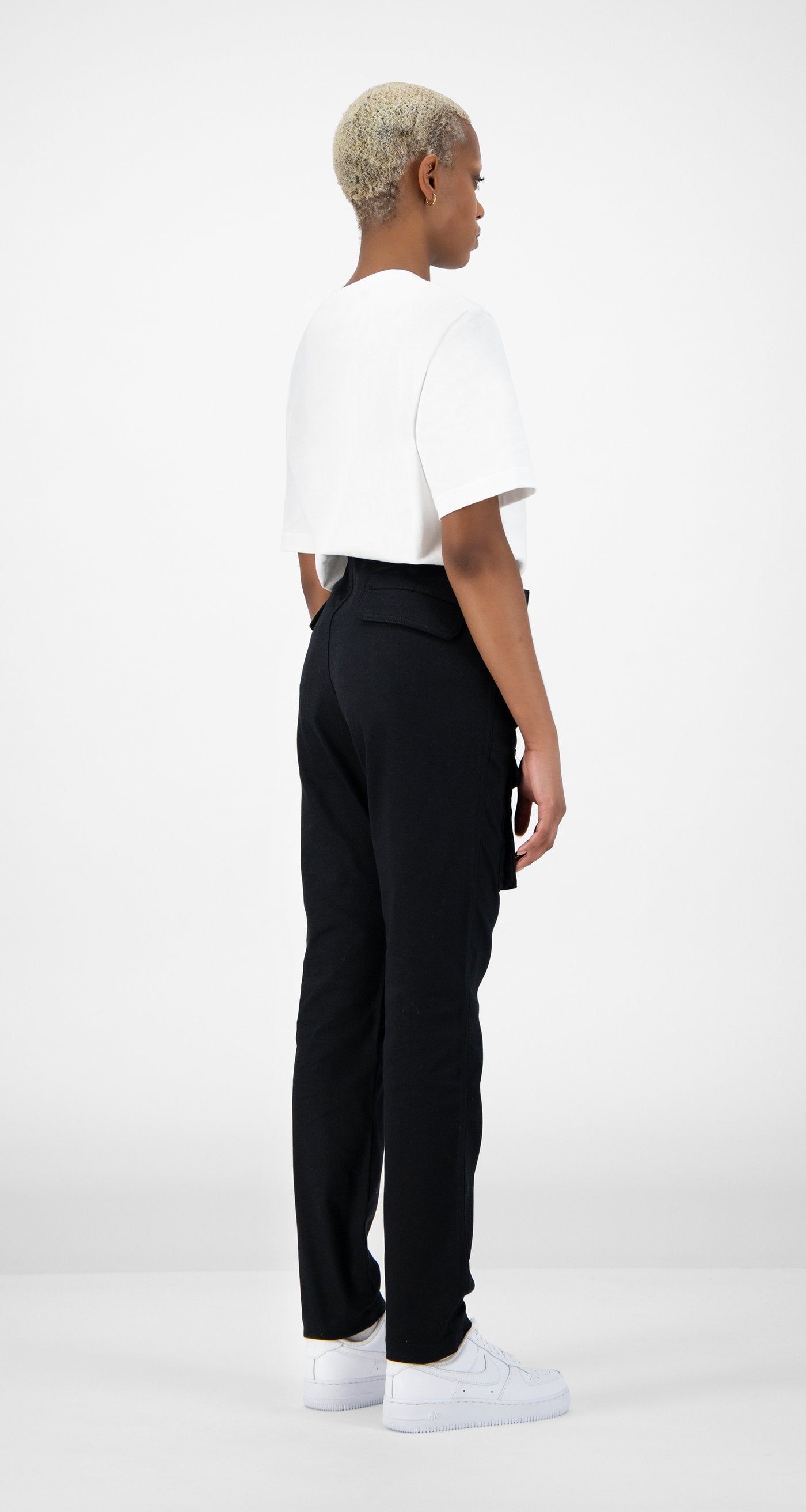 DP - Cargo Pants Black - Modelshot - Women